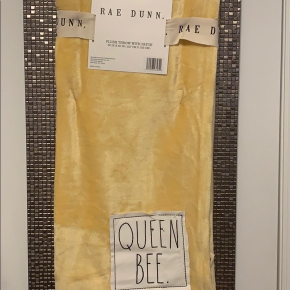 Rae Dunn Queen Bee Blanket